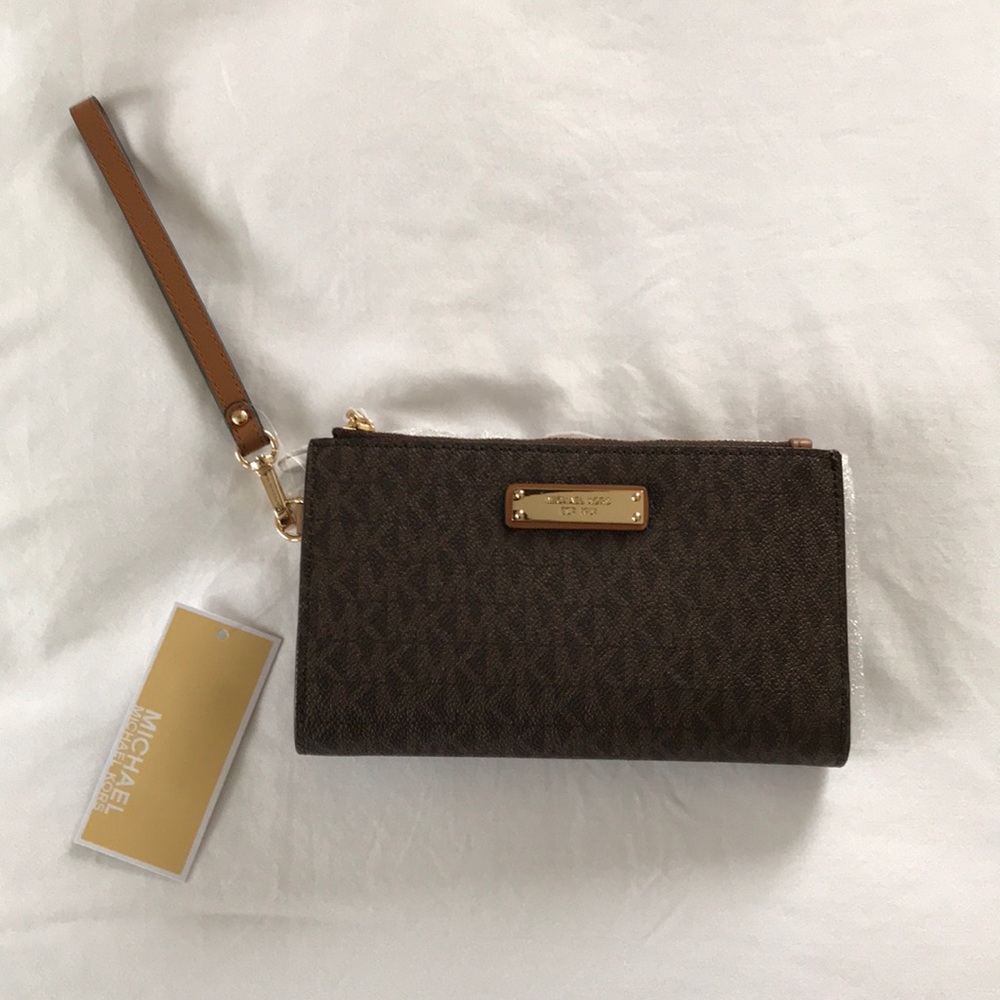 michael kors wristlet